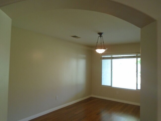 Building Photo - 10314 Iroquois Ln