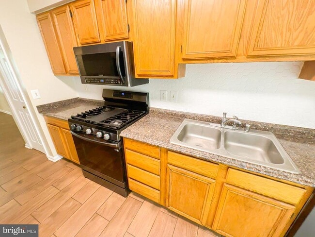 Building Photo - 7218 Mahogany Dr