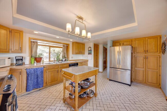 Building Photo - 19 Crescent Ln