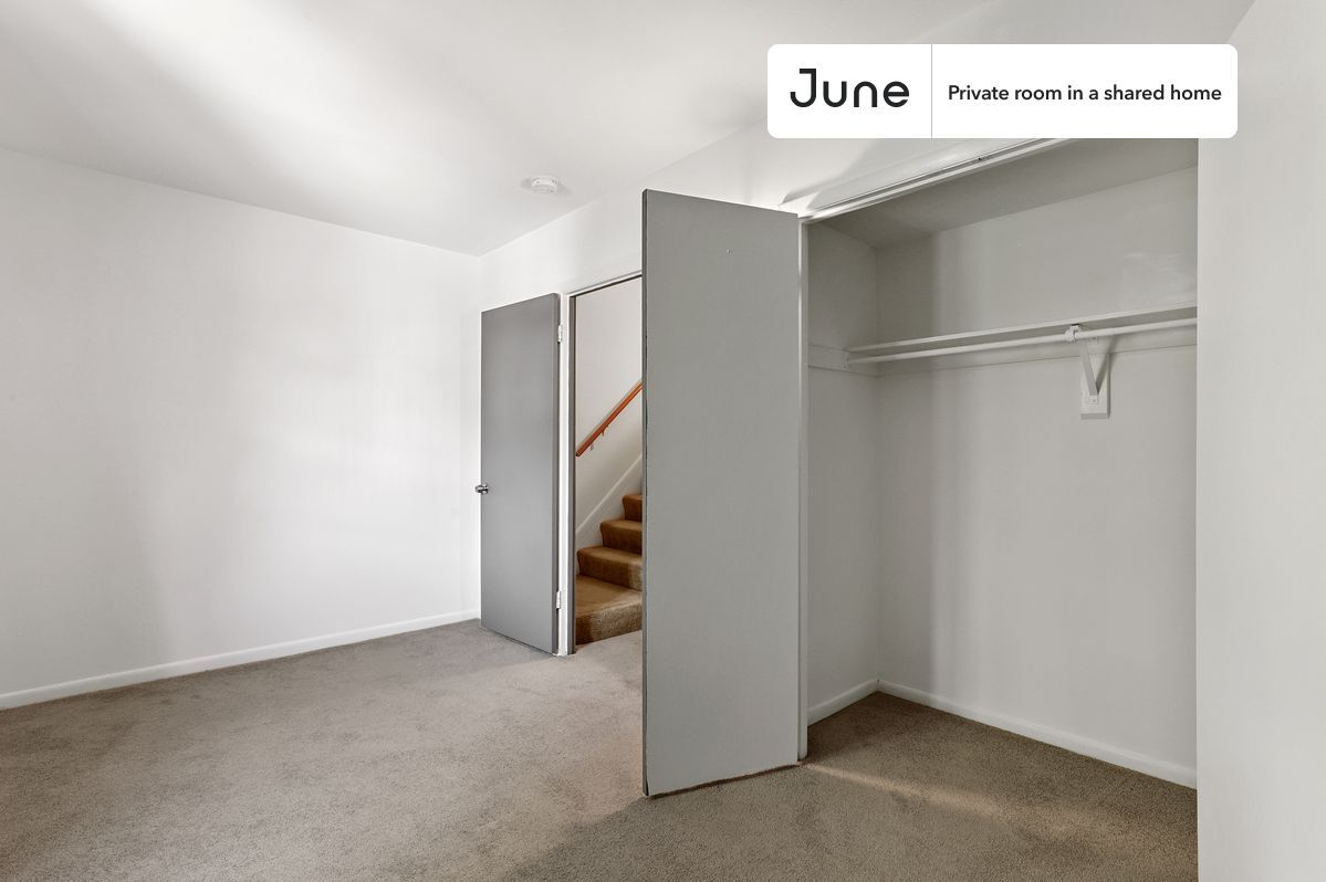 Building Photo - Room in Shared 5 bed/3 bath home