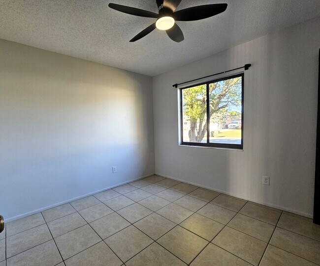 Building Photo - Completely Renovated! - Inviting 3-bedroom, 2-bath home located in the well-established Lake Spar...