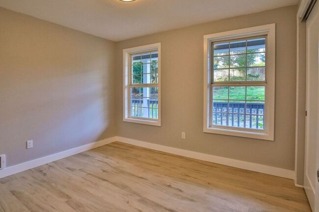 Building Photo - Beautifully, Remodeled Home In Freeland!