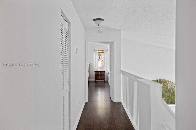 Building Photo - 15623 SW 100th Ln