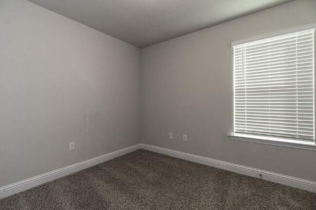 Building Photo - "Spacious 4 Bed, 2 Bath Home in Biloxi, MS - A Must-See Rental Property!"