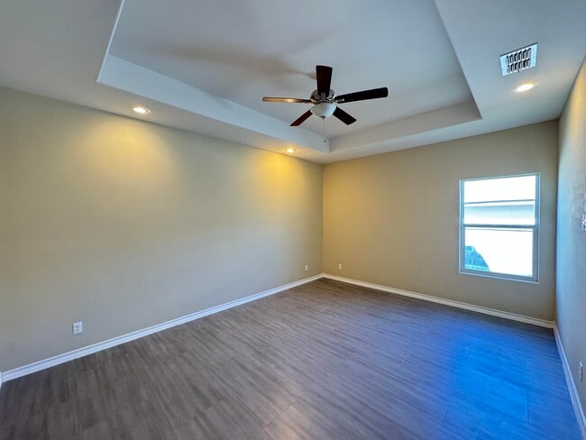 Building Photo - 120 Tranquilo Dr