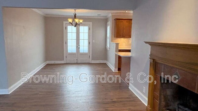 Building Photo - 328 E Thompson Ln