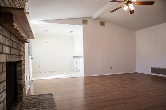 Building Photo - 5912 Shreveport Dr