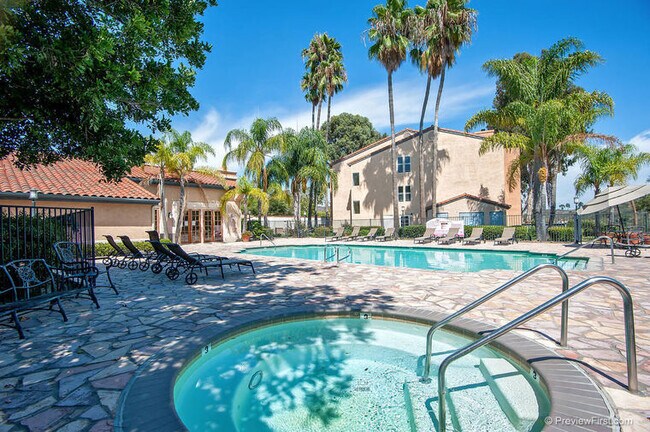 Building Photo - Delightful 2 Bedroom 2 Bath Condo in UTC