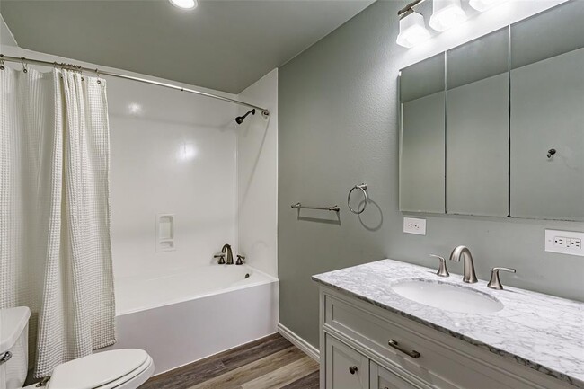 Building Photo - 8810 Mountain Path Cir