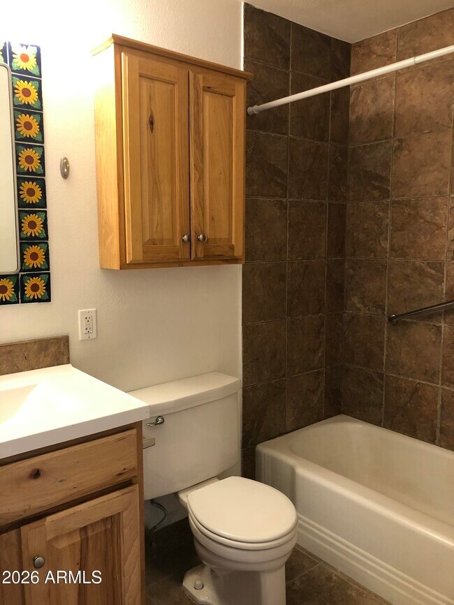 Building Photo - 705 W 16th St