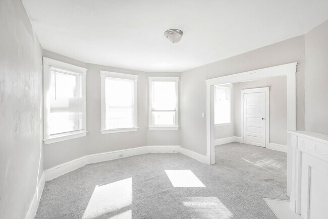 Building Photo - 1316-1318 E 85th St