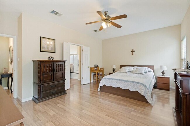 Building Photo - 903 Ranchero Rd