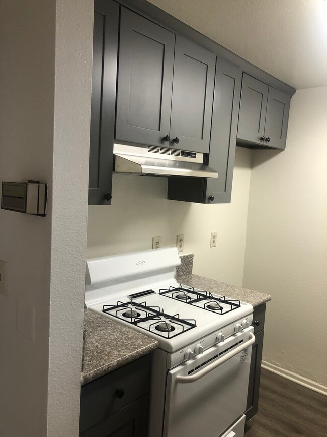 Building Photo - 1791 N Sycamore Ave