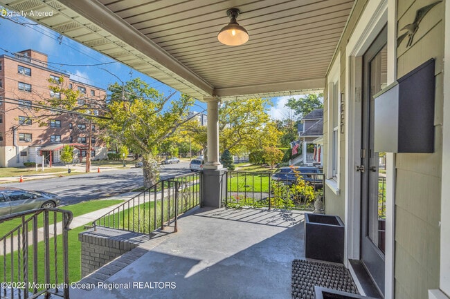 Building Photo - 1032 2nd Ave