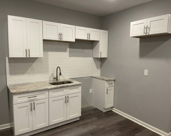 Building Photo - 206 N 60th St