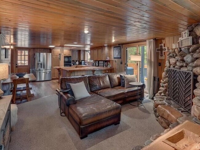 Building Photo - 4 Bedroom Single Family Home in South Lake Tahoe