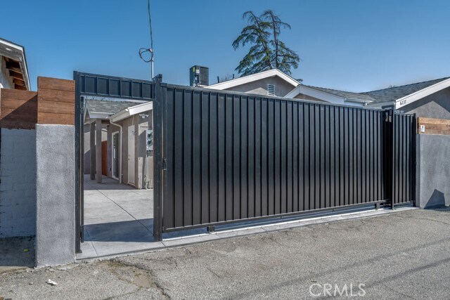 Building Photo - 6237 Agnes Ave