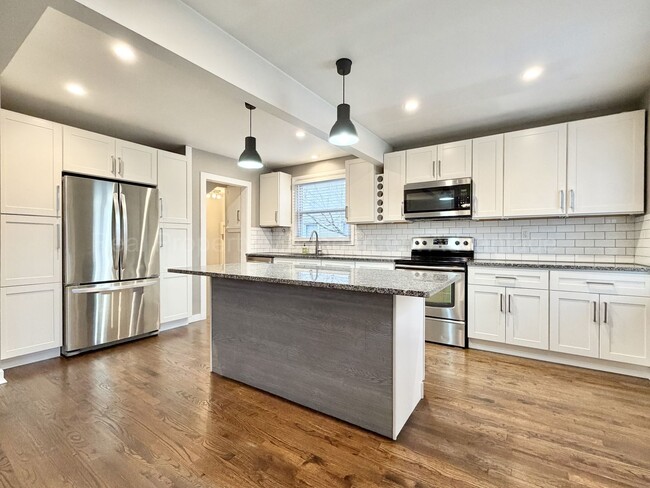 Building Photo - Updated Royal Oak Bungalow Minutes from Downtown