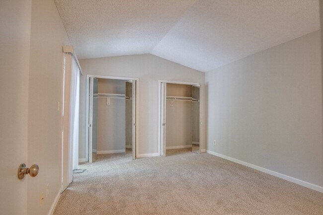 Building Photo - North Pensacola 3BR/2BA Home Near UWF Featuring Vaulted Ceilings & Privacy-Fenced Backyard