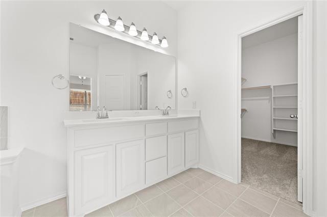 Building Photo - 904 Versailles Ct