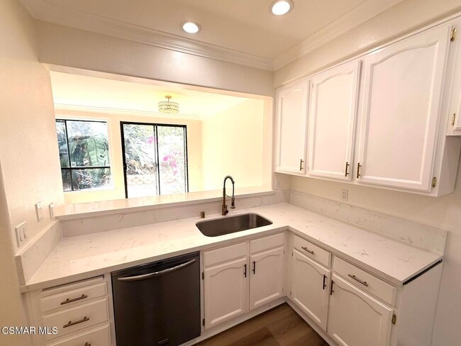 Building Photo - 451 Pavarotti Dr