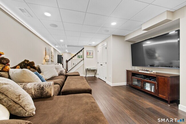 Building Photo - 1 Boxwood Rd