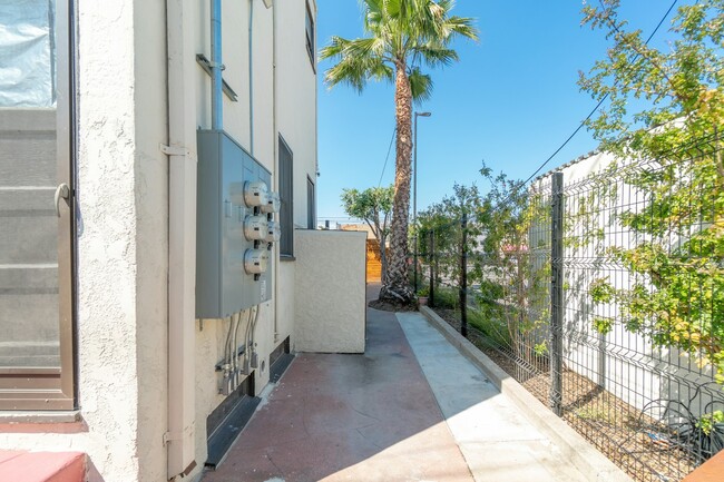 Building Photo - 358 Orange Ave