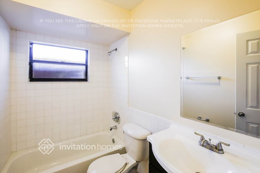 Building Photo - 9841 NW 31st Pl