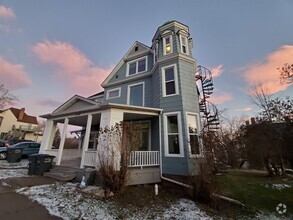 Building Photo - 1814 E Superior St