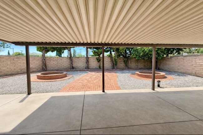 Building Photo - Spacious 4b 2b single-story house in Winnetka!