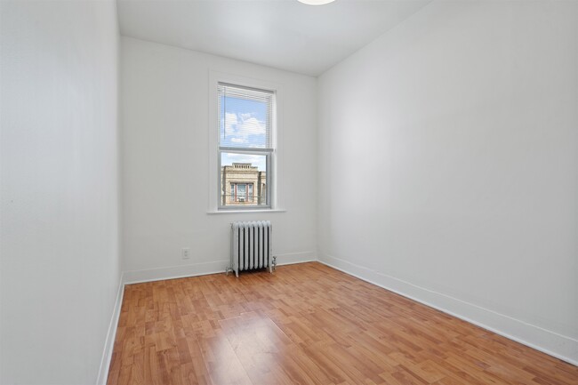 Building Photo - 37 64th St
