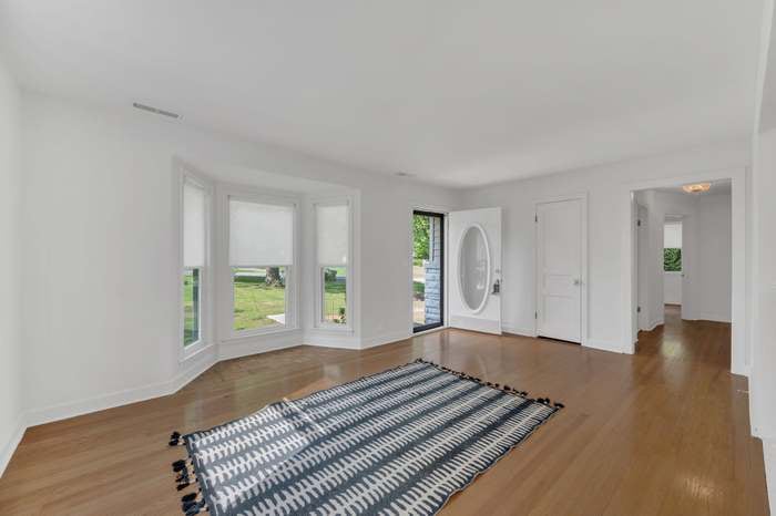 Building Photo - 828 Lemont Dr