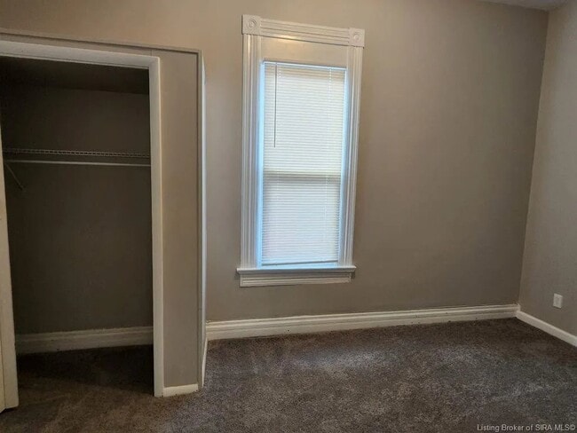 Building Photo - 603 E Oak St