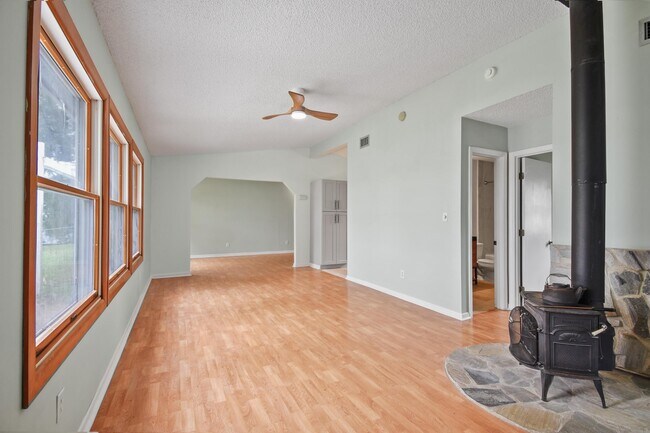 Building Photo - 125 CR 13 S