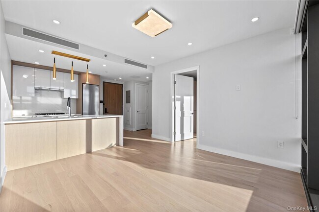 Building Photo - 38-20 Parsons Blvd