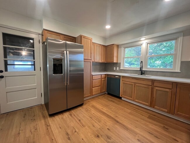 Building Photo - Updated 3 BR/2 BA home in a great Eagan ne...