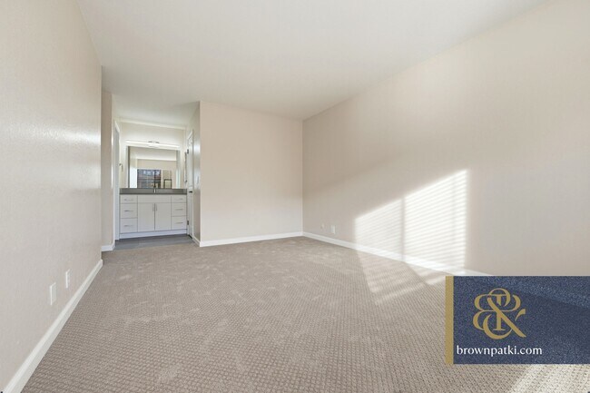 Building Photo - 916 Beach Park Blvd