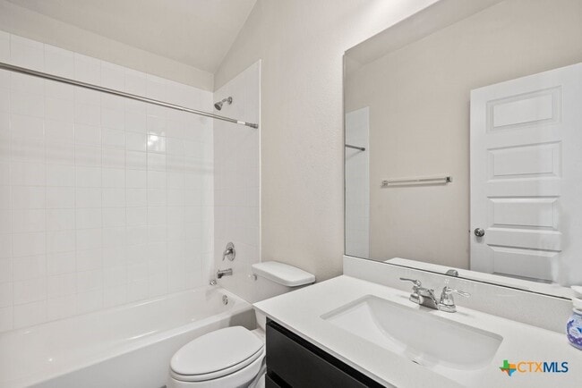 Building Photo - 145 Goldfinch Dr