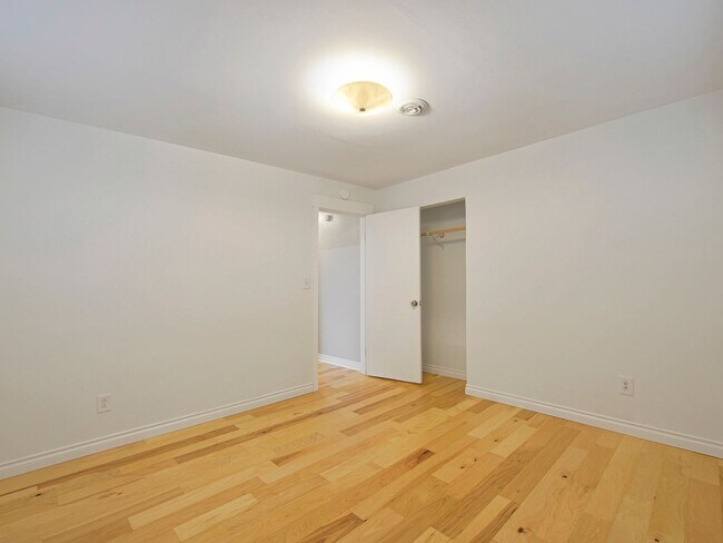 Building Photo - Fully Remodeled - 3 Bed/2 Bath with AC -  South Seattle - Boeing Field