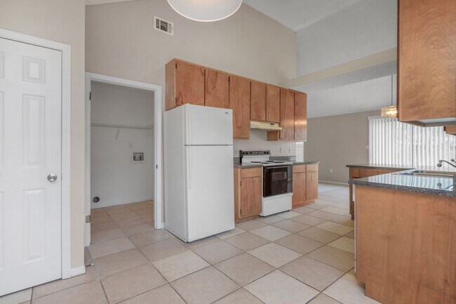 Building Photo - Charming 3BR/2BA with Fenced Yard & Commun...