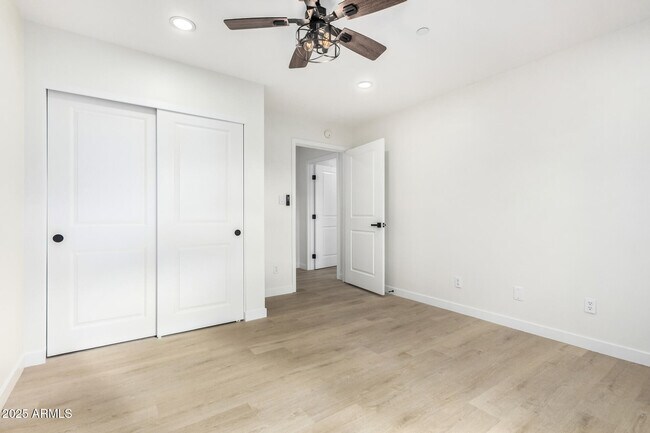 Building Photo - 1606 W Keim Dr