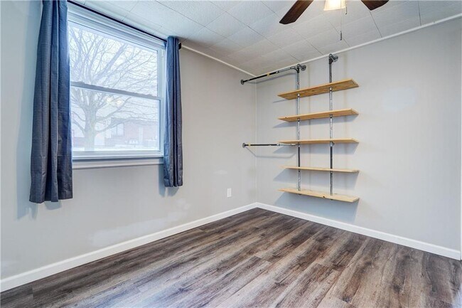 Building Photo - 1070 Gravel Rd