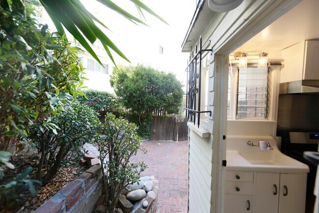 Building Photo - 5924 Graciosa Dr