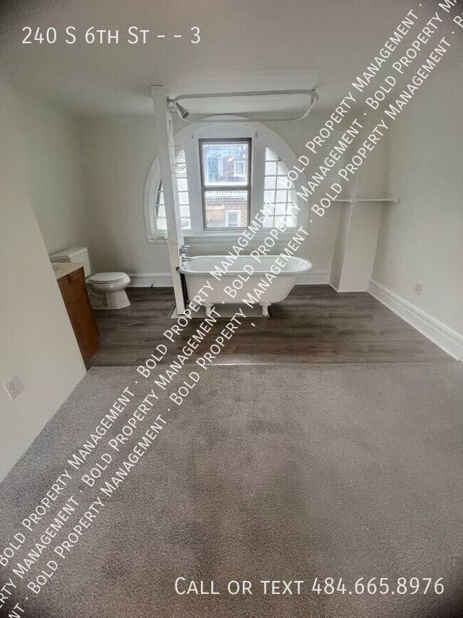 Building Photo - 240 S 6th St