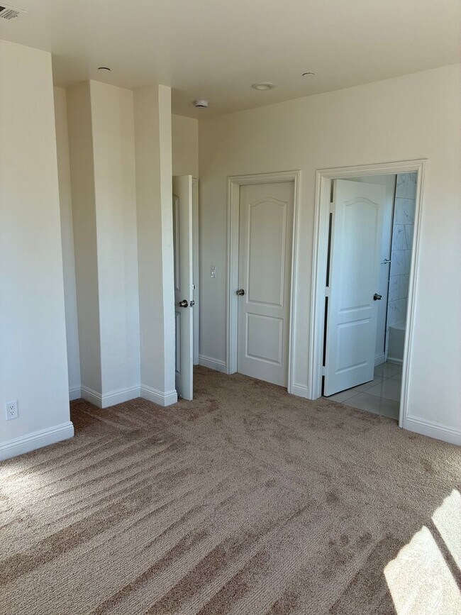 Building Photo - 9619Long