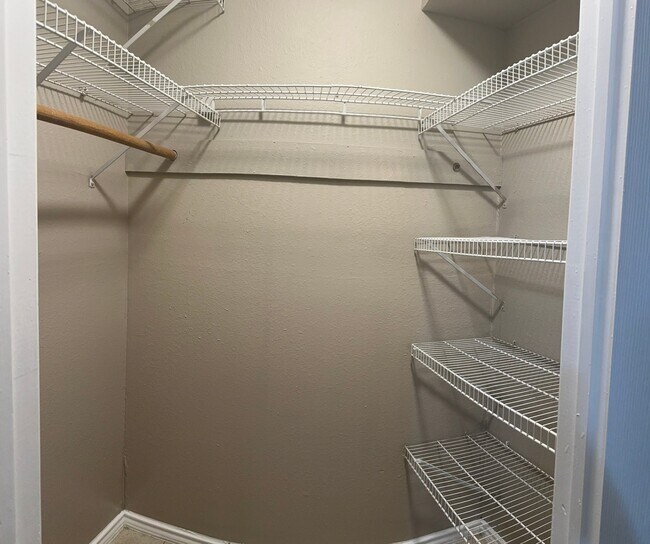 Building Photo - 8110 Albacore Dr