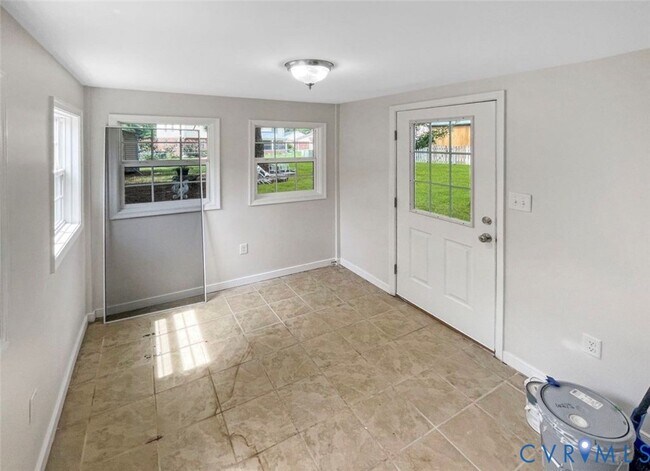 Building Photo - 7905 Tamarind Dr
