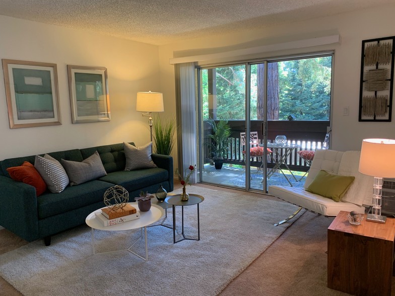 Living Room/Balcony - Meadow Wood