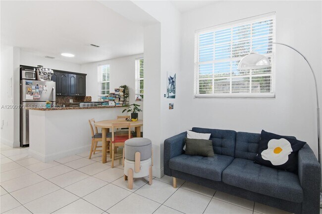 Building Photo - 536 NE 62nd St