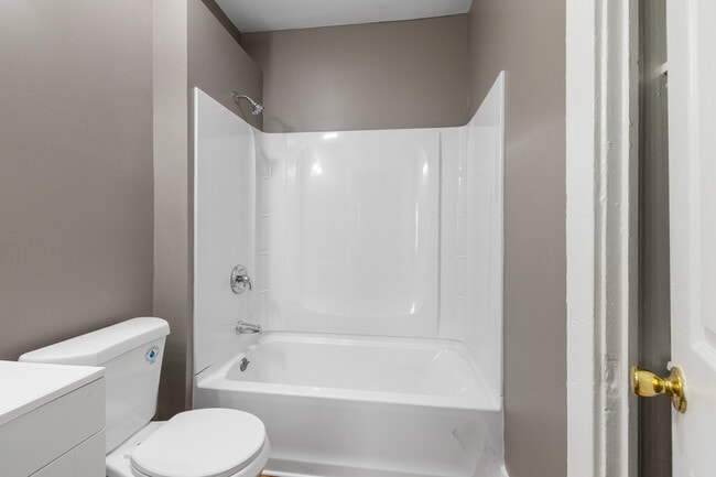 Building Photo - 835 S 38th St